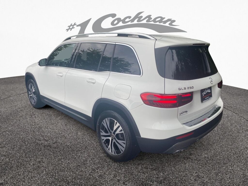 2025 Mercedes Benz GLB 250 4MATIC photo 4