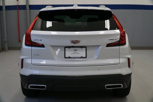 2025 Cadillac XT4 Premium Luxury photo 4