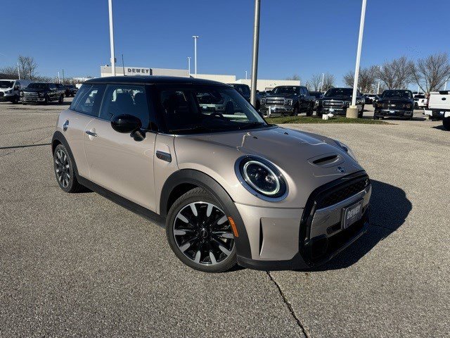 2023 MINI 3 Door S's photo
