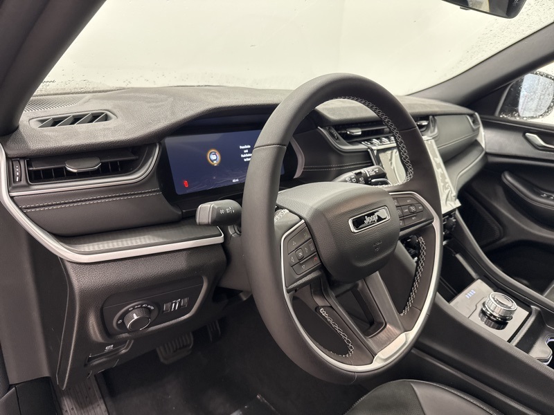2025 Jeep Grand Cherokee Altitude photo 21