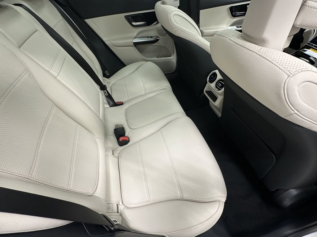 2026 Mercedes Benz GLC 300 photo 18