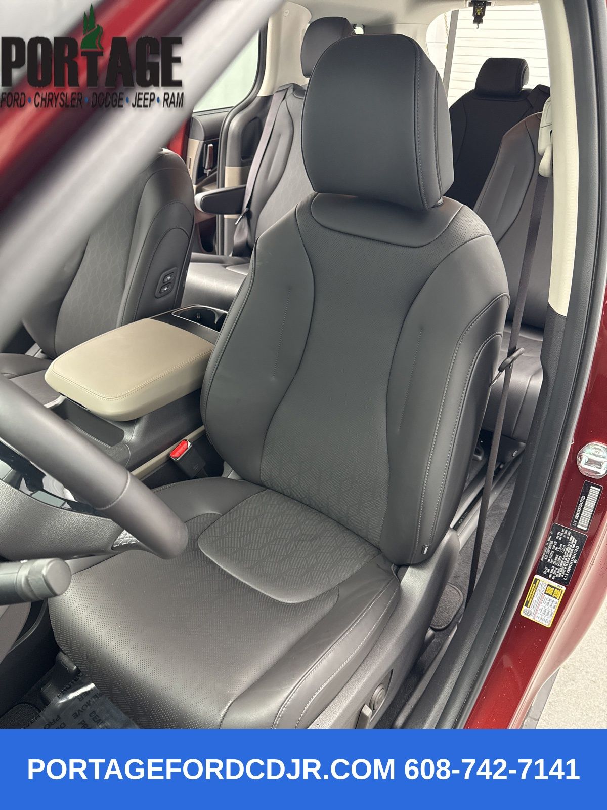2025 Kia Carnival EX photo 8