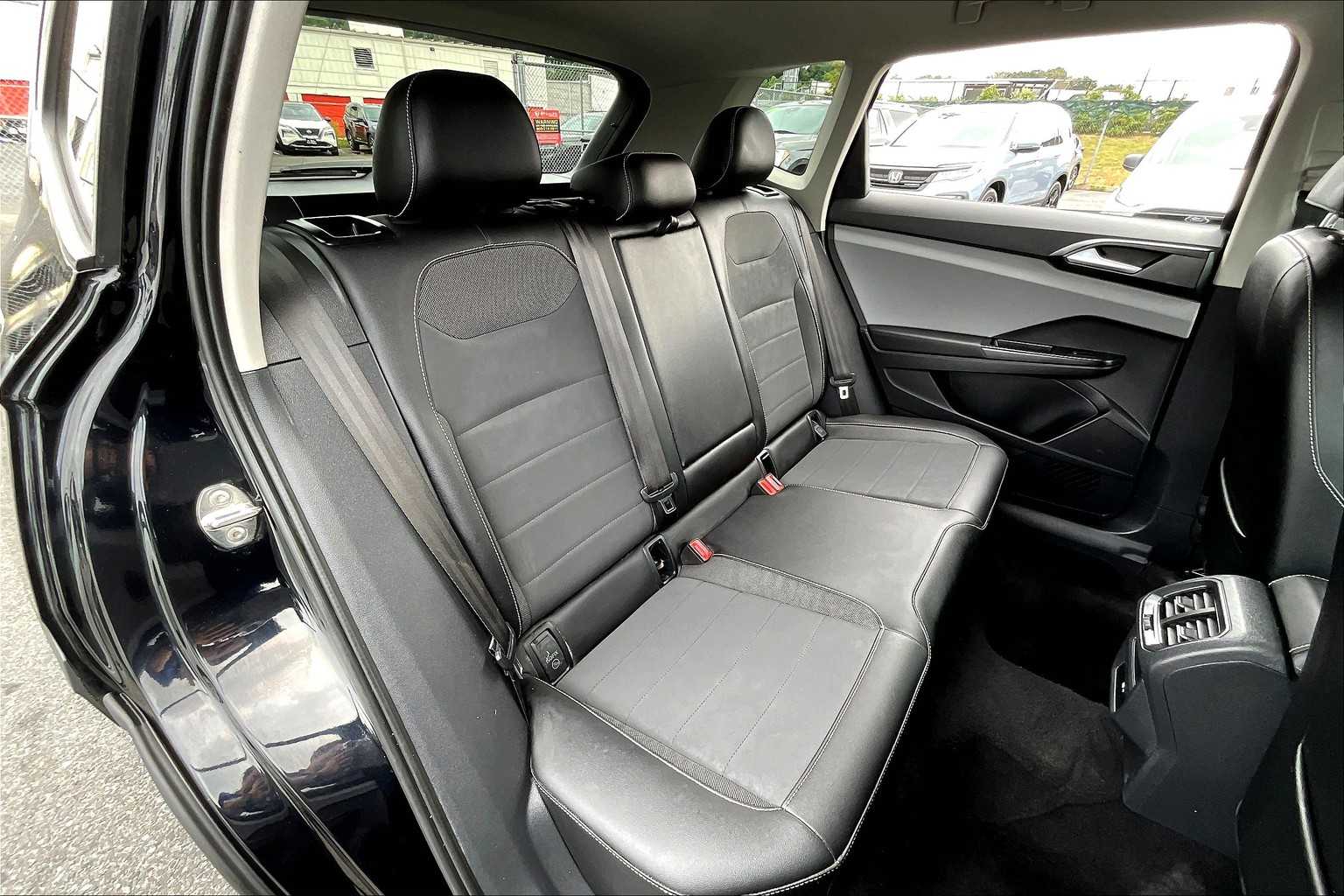 2022 Volkswagen Taos SE photo 16