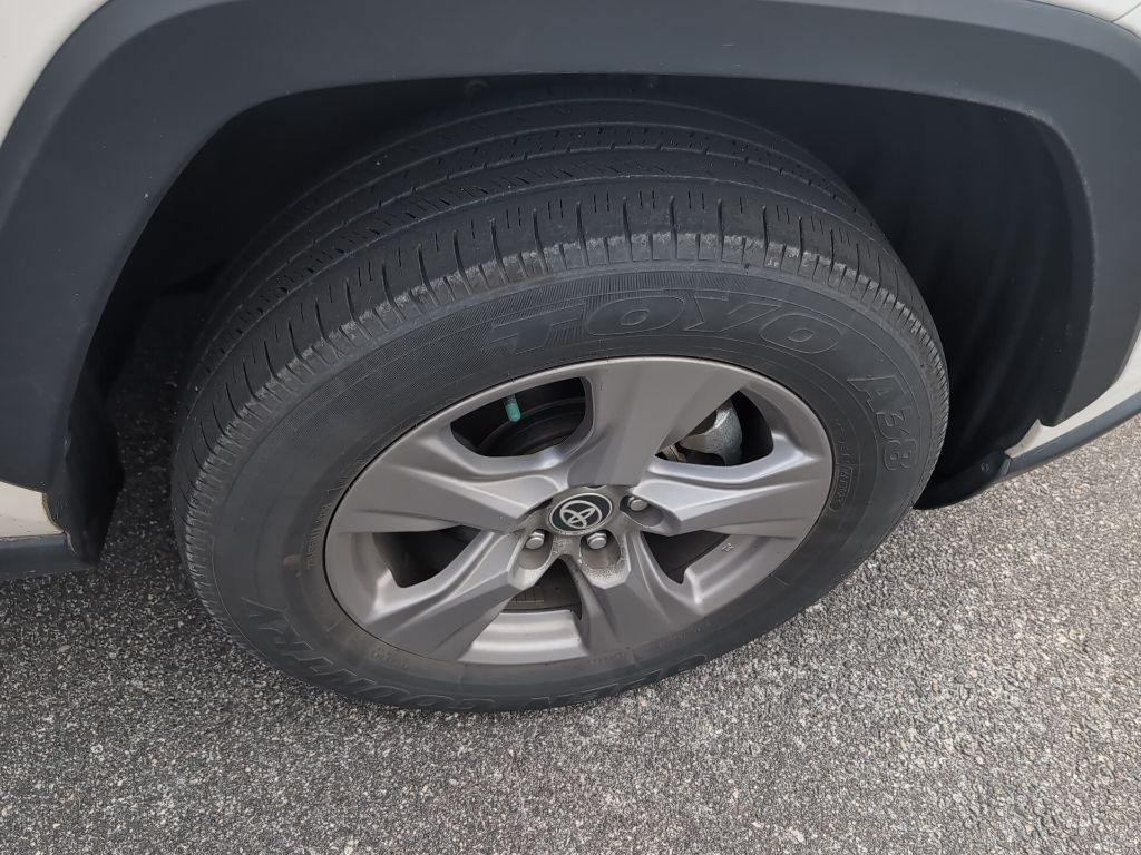 2023 Toyota RAV4 XLE photo 6