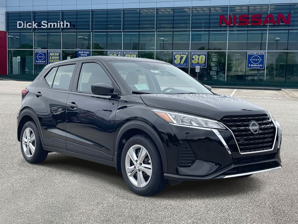 2025 Nissan KICKS PLAY Base's photo