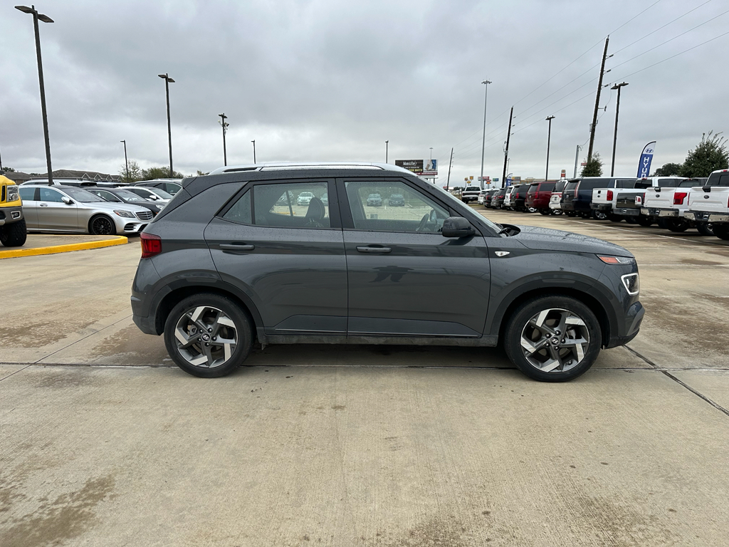 2025 Hyundai Venue Limited photo 4