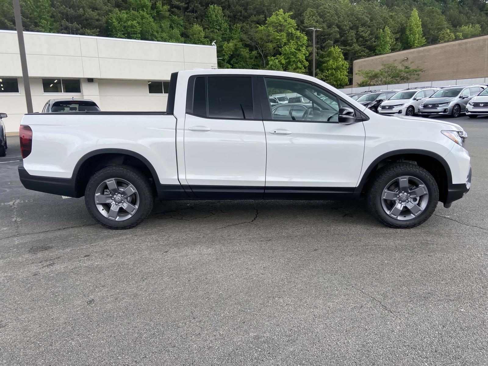 2025 Honda Ridgeline TrailSport photo 2