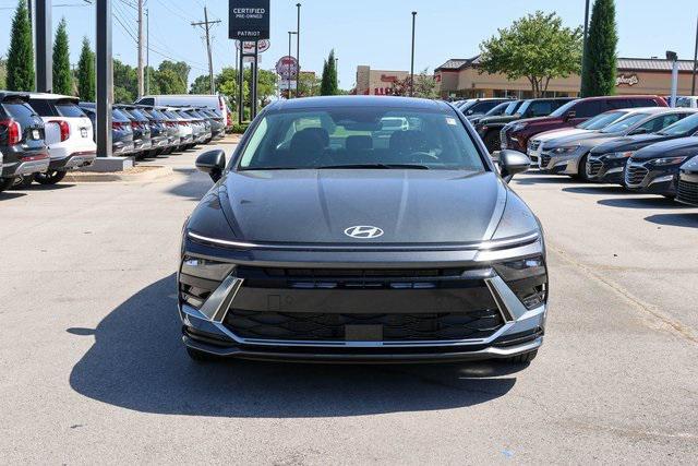 New 2025 Gray Hyundai SEL Convenience image 2
