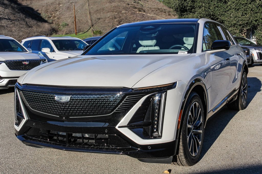 2025 Cadillac Lyriq Sport photo 3