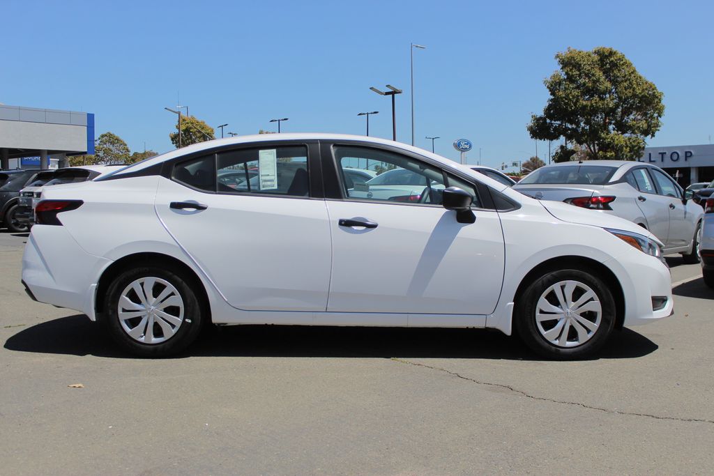 2025 Nissan Versa 1.6 S photo 5
