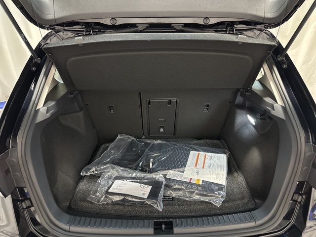 2025 Volkswagen Taos S photo 32