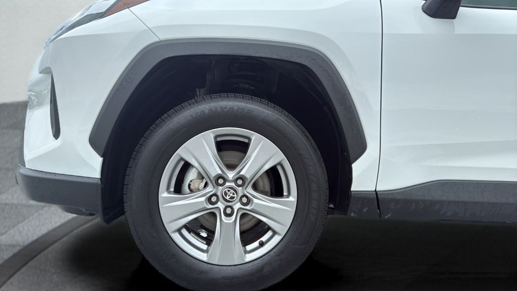 2024 Toyota RAV4 XLE photo 8