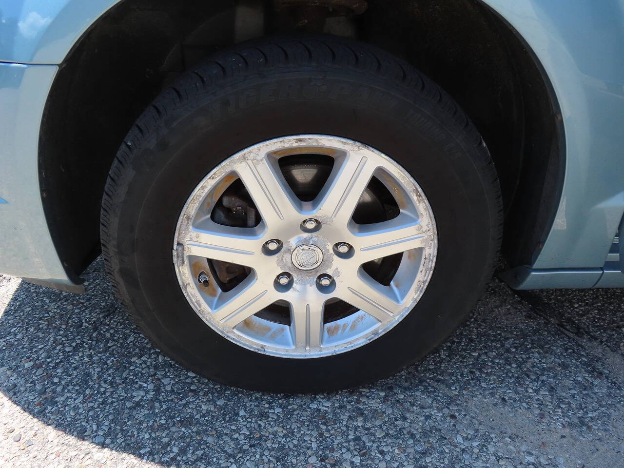 2009 Chrysler Town & Country Touring photo 21