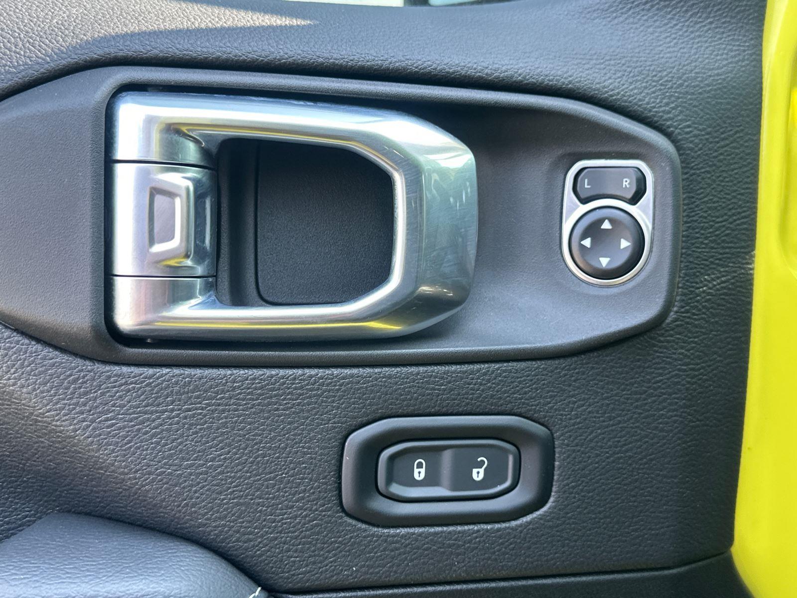 2023 Jeep Wrangler Sahara photo 10