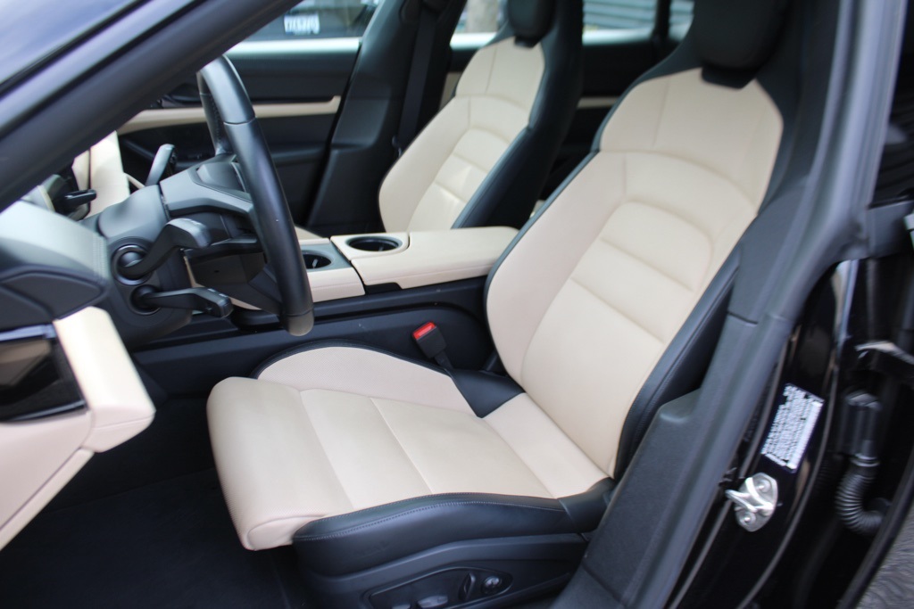 2025 Porsche Taycan Base photo 5
