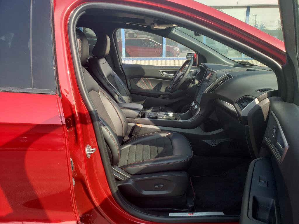 2024 Ford Edge ST-Line photo 16
