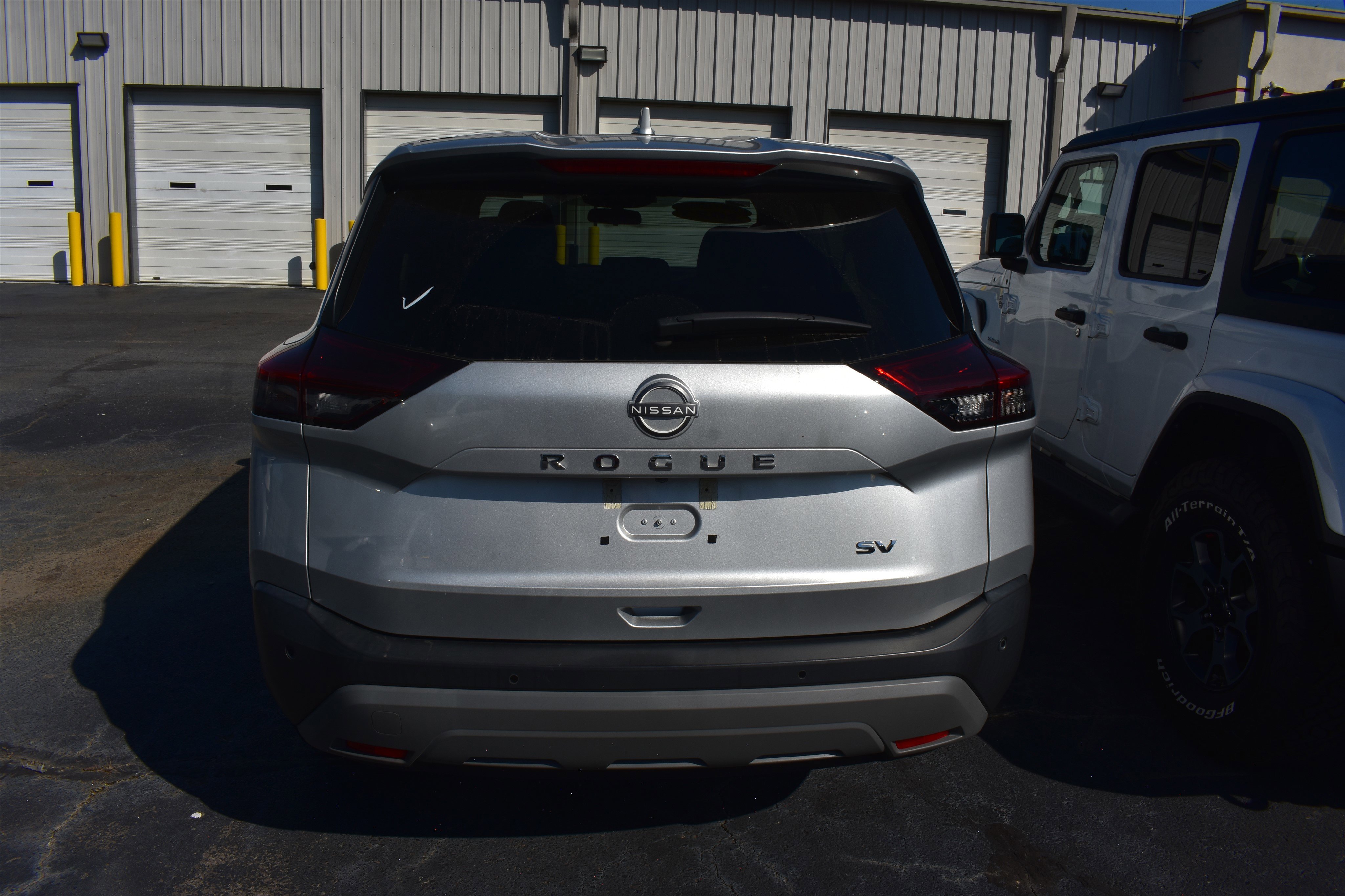 2023 Nissan Rogue SV photo 3