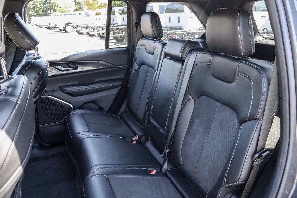 2022 Jeep Grand Cherokee Altitude photo 9