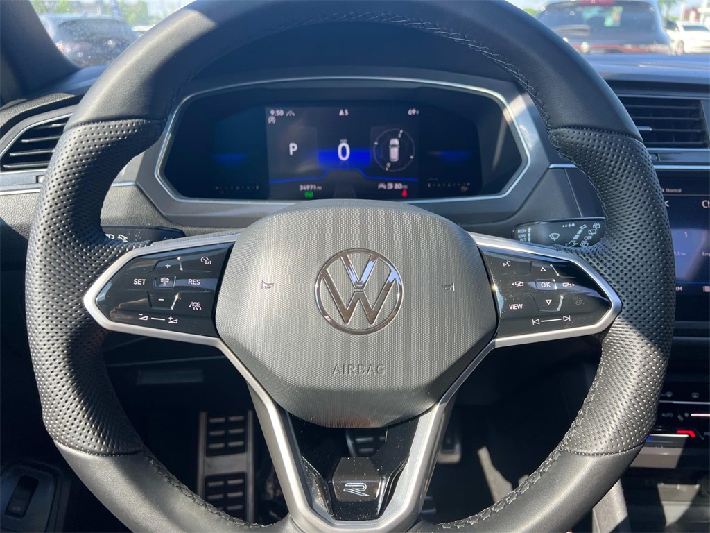 2022 Volkswagen Tiguan SE R-Line Black photo 16