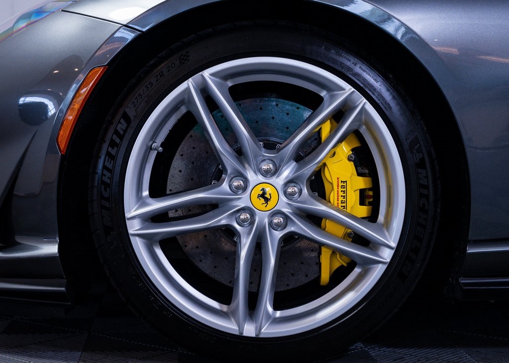 Certified Used 2018 Grigio Silverstone Metallic Ferrari Base image 5