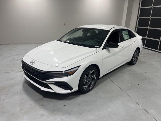2025 Hyundai Elantra SEL Sport photo 3