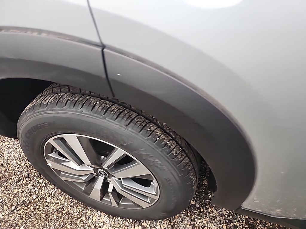 2025 Nissan Pathfinder SL photo 3