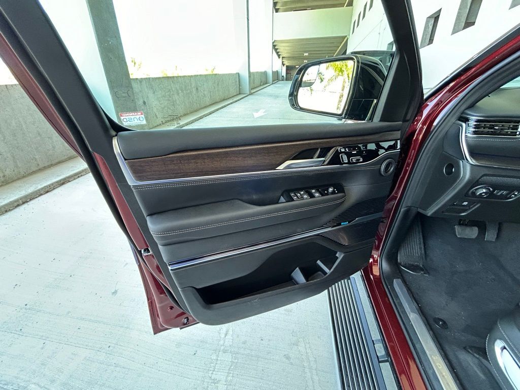 2024 Jeep Grand Wagoneer photo 43