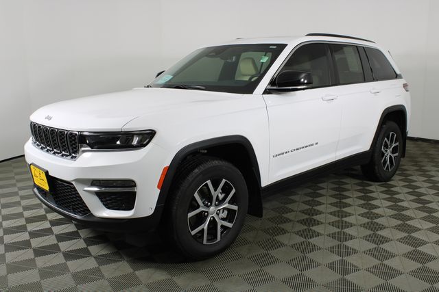 2025 Jeep Grand Cherokee Limited photo 3