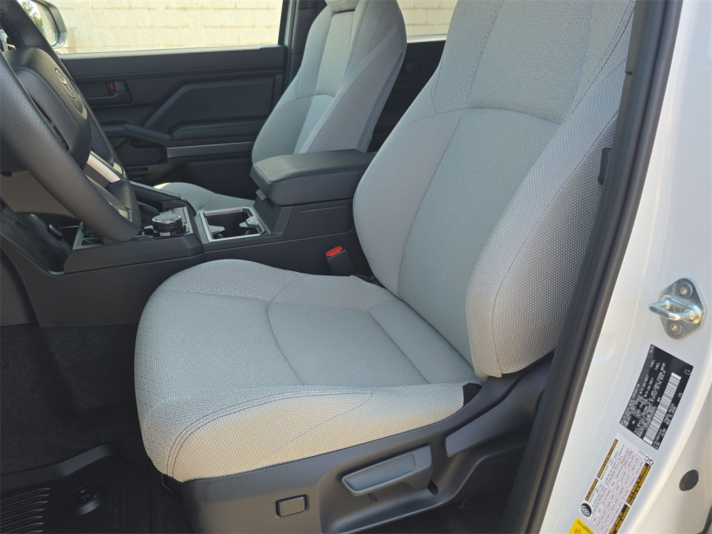 2025 Toyota 4Runner SR5 4WD photo 17