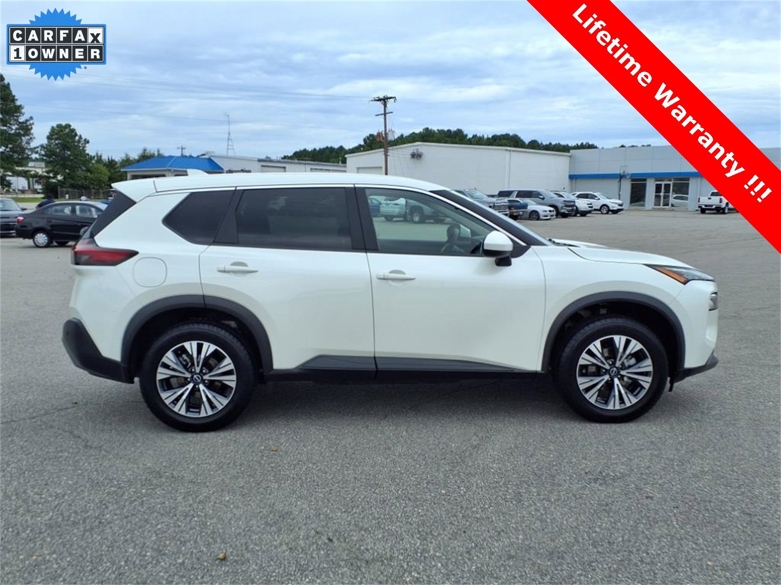 2023 Nissan Rogue SV photo 3