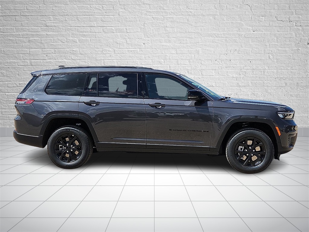 2025 Jeep Grand Cherokee Altitude photo 4