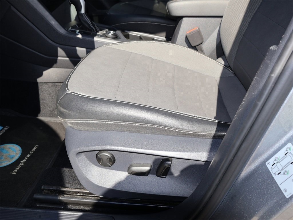 2022 Volkswagen Taos SE photo 9