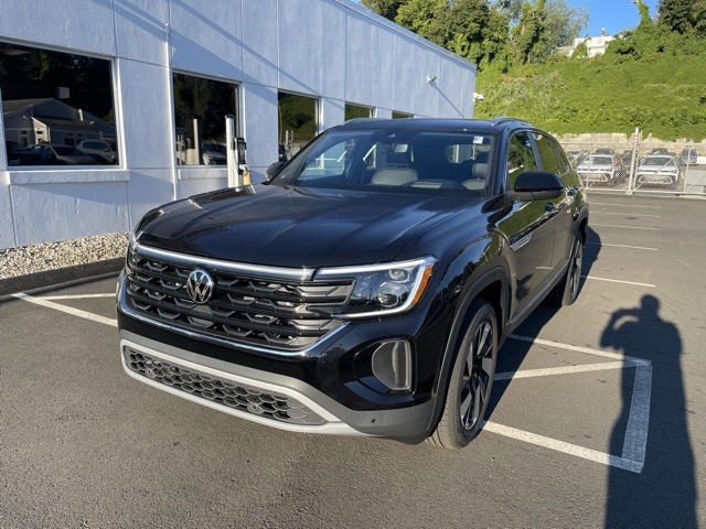 2026 Volkswagen Atlas Cross Sport SEL photo 3
