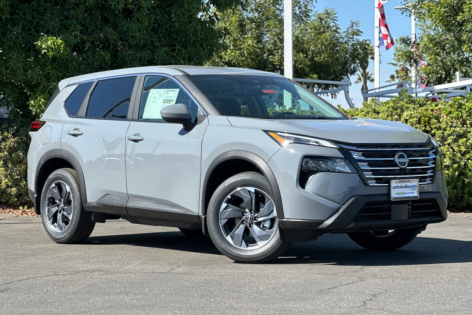 2026 Nissan Rogue SV photo 2