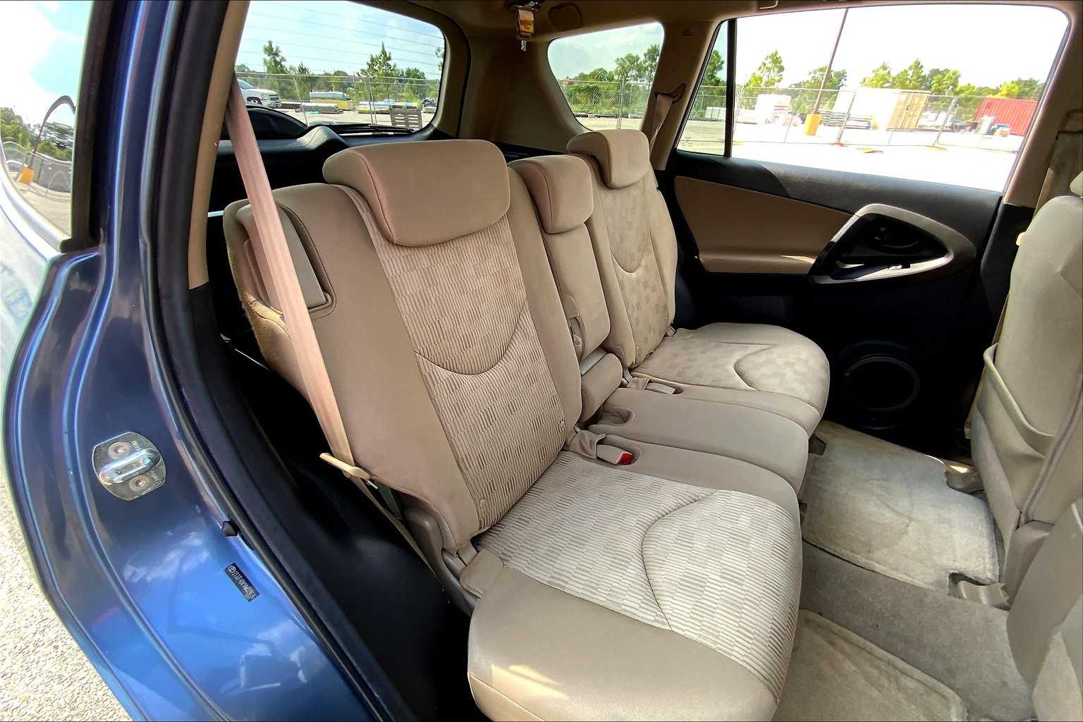 2010 Toyota RAV4 Base photo 17