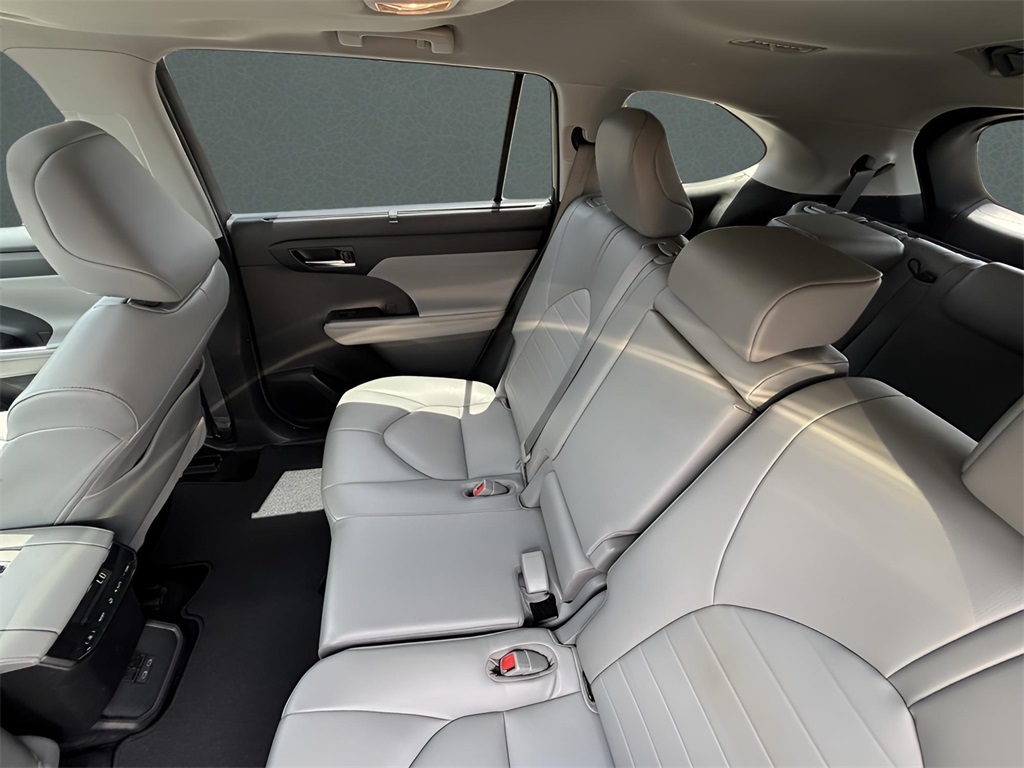 2022 Toyota Highlander Hybrid XLE photo 15