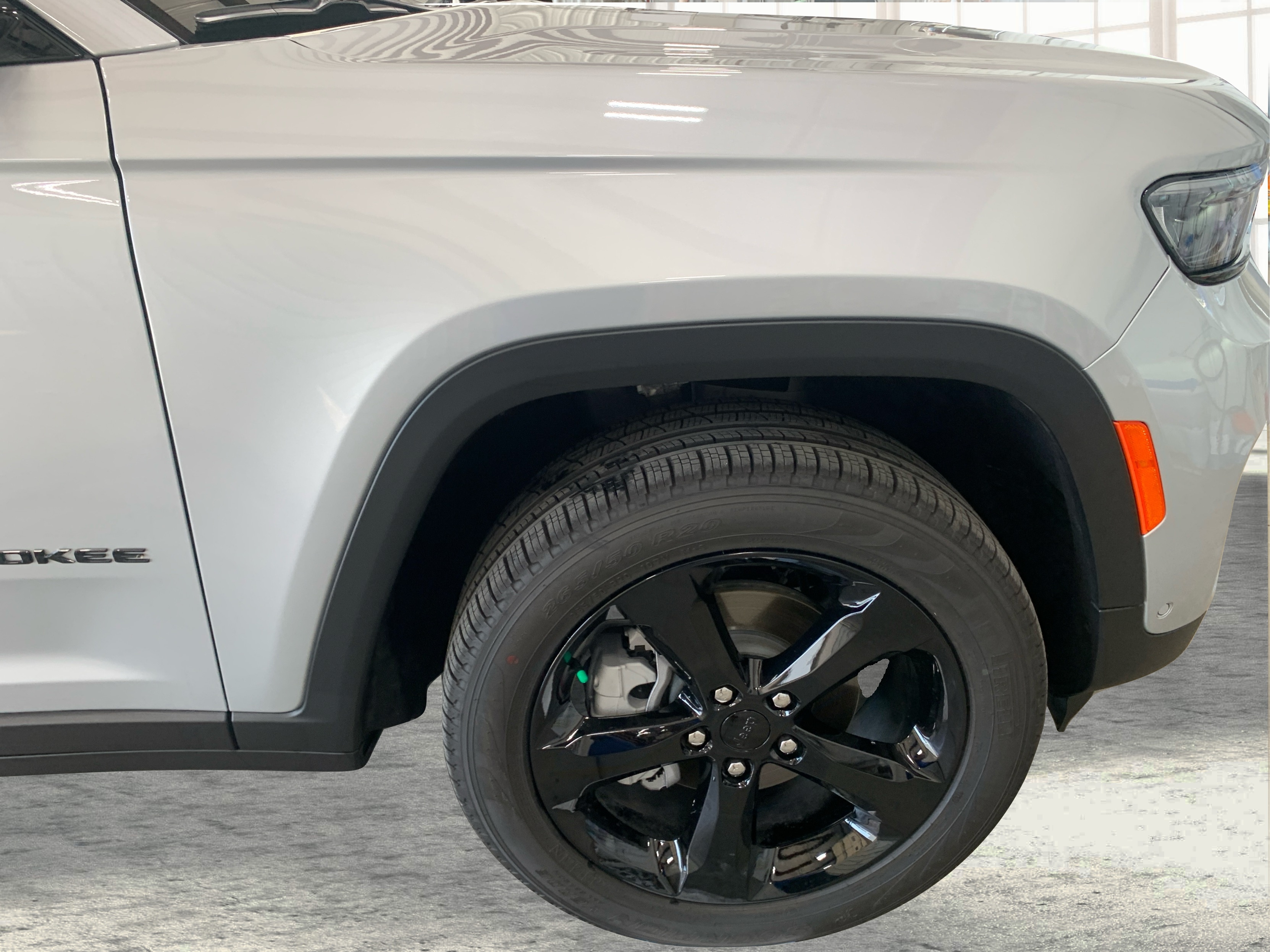 2025 Jeep Grand Cherokee Limited photo 2