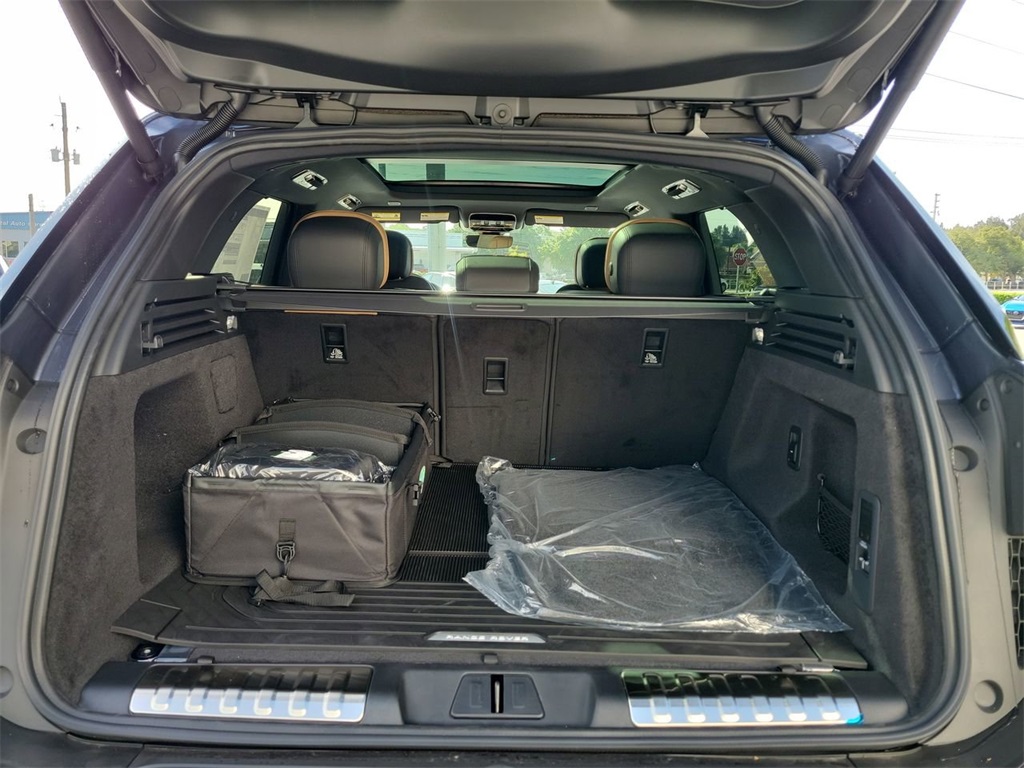 2025 Land Rover Range Rover Sport SE photo 9