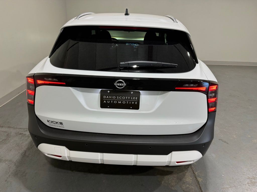 2026 Nissan Kicks SV photo 2