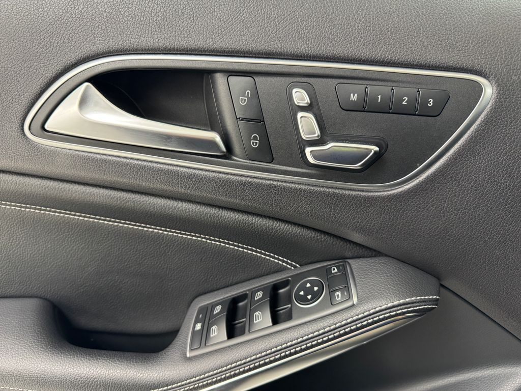 2020 Mercedes Benz GLA 250 4MATIC photo 29