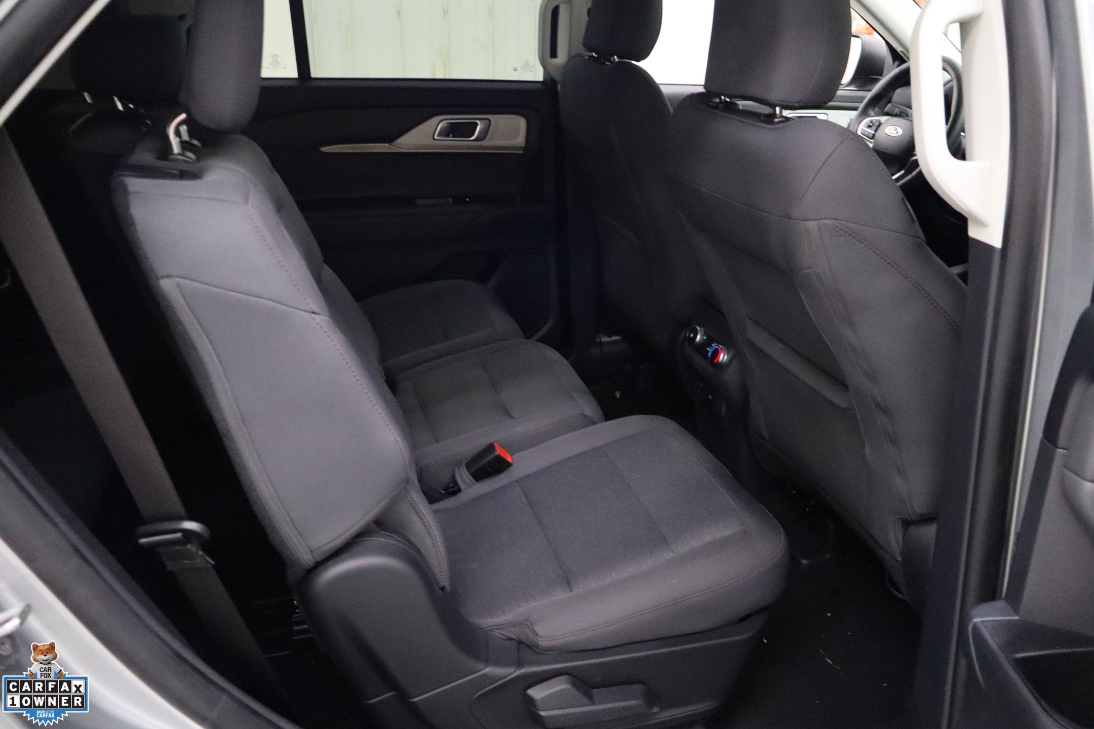 2025 Ford Explorer photo 27