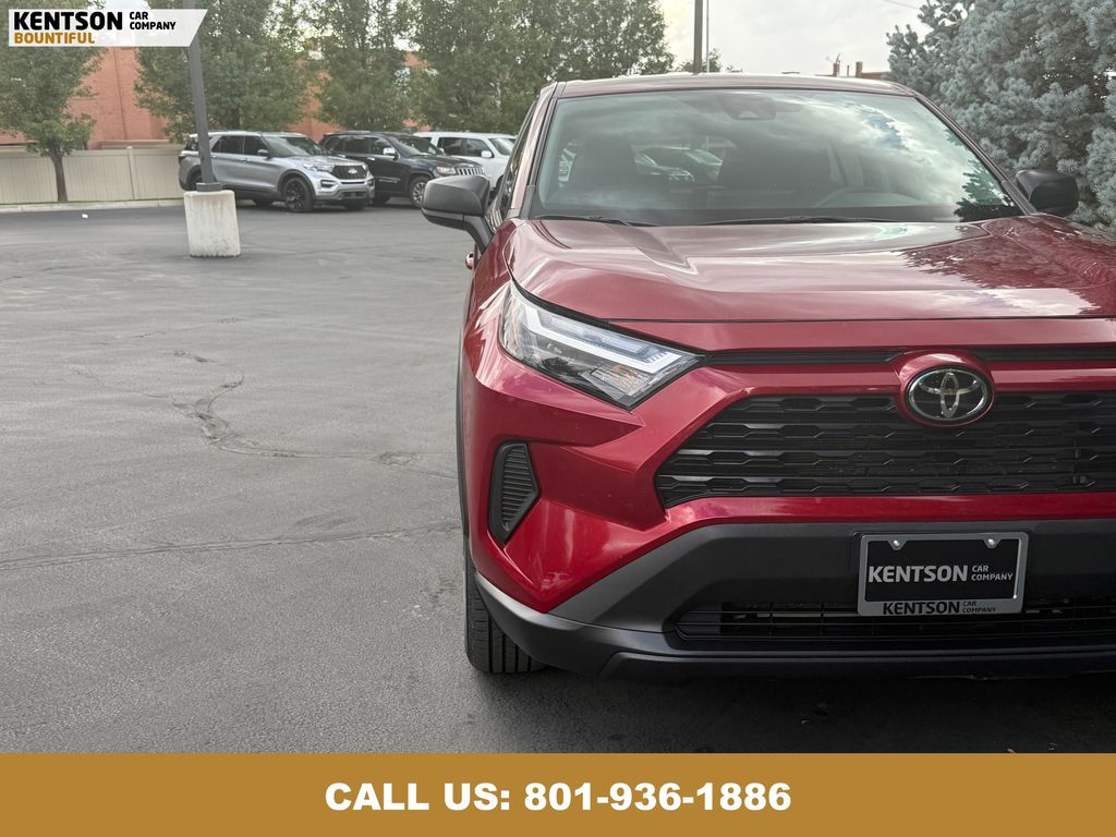 2024 Toyota RAV4 LE photo 13