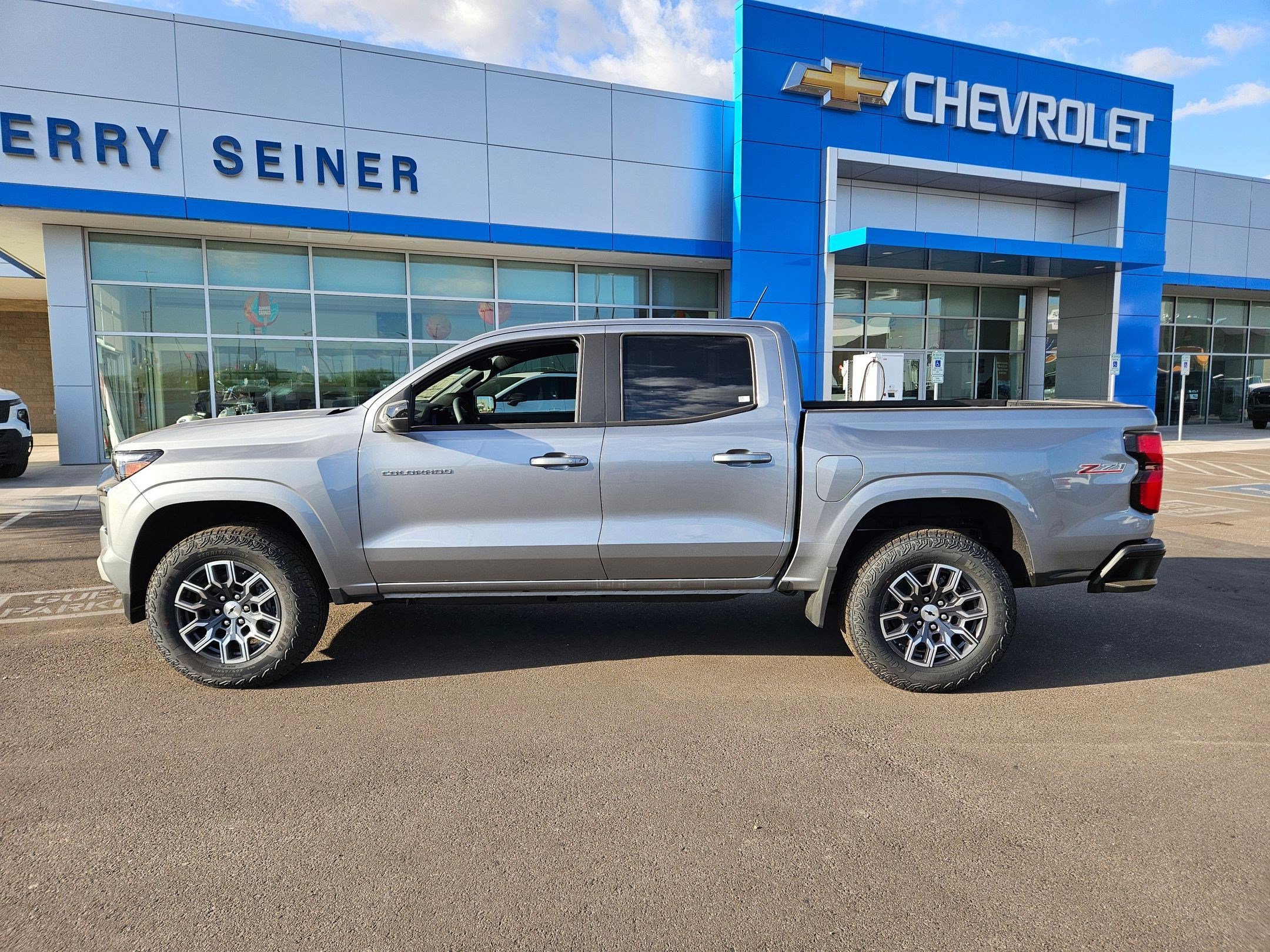 2026 Chevrolet Colorado Z71 photo 2