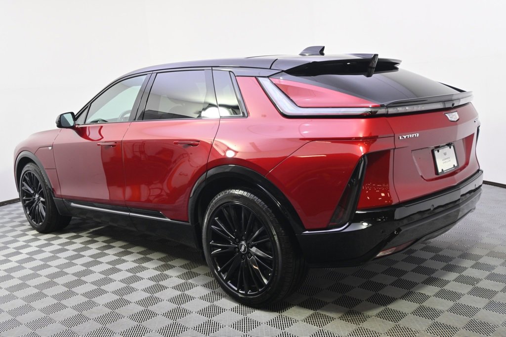 2025 Cadillac Lyriq Sport photo 2