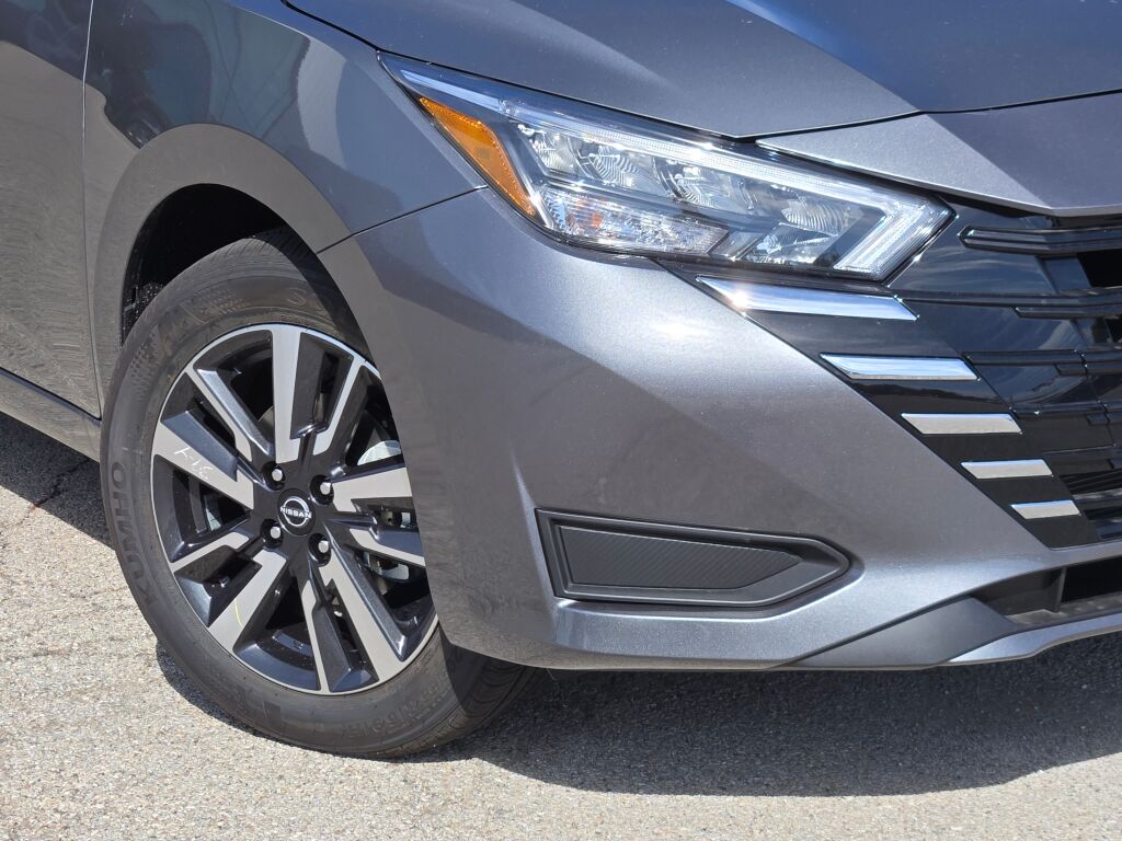 2025 Nissan Versa SV photo 3