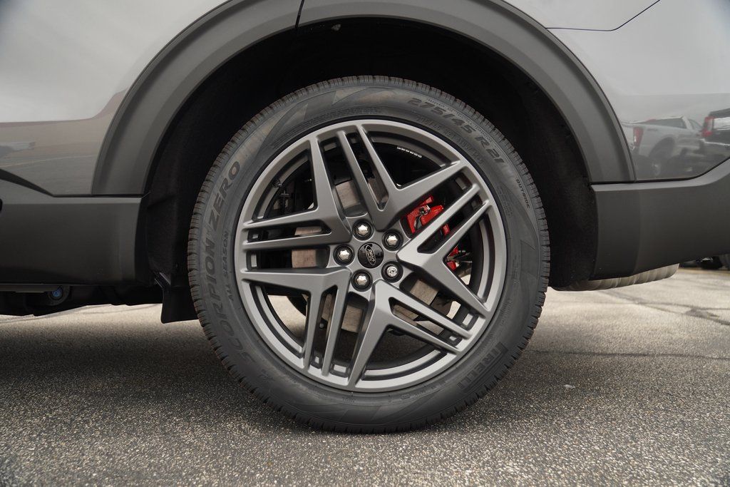 2025 Ford Explorer ST-Line photo 7