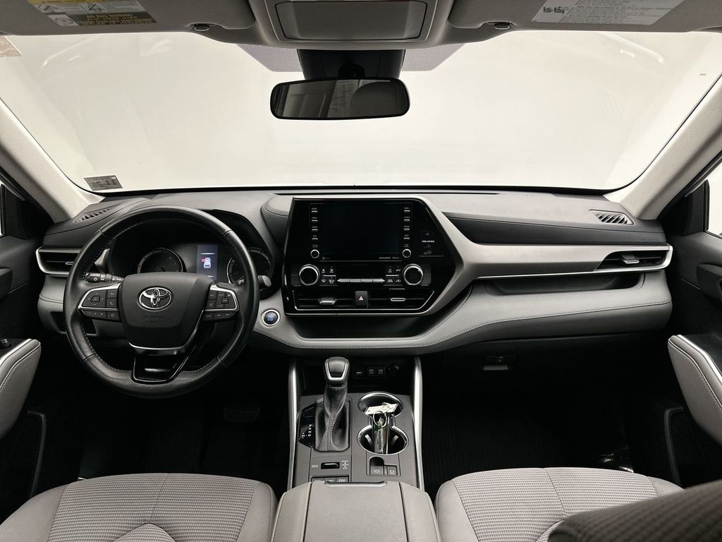 2020 Toyota Highlander L photo 8