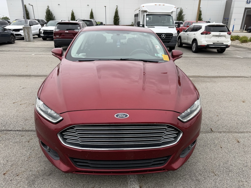2016 Ford Fusion SE photo 2