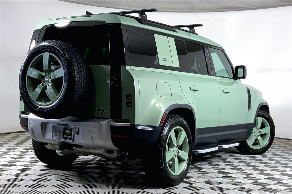 2023 Land Rover Defender 110 photo 9