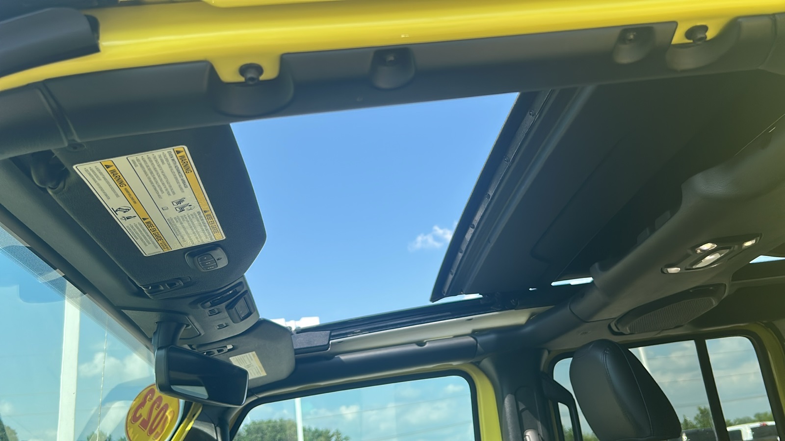 2023 Jeep Wrangler Sahara Altitude photo 31
